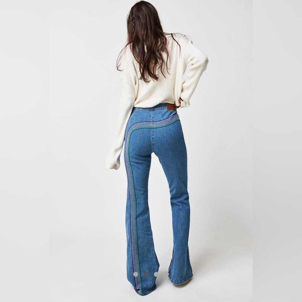 Lee Women’s High Rise Super Flare Jeans Blue Denim w Rainbow Embroidery Vintage